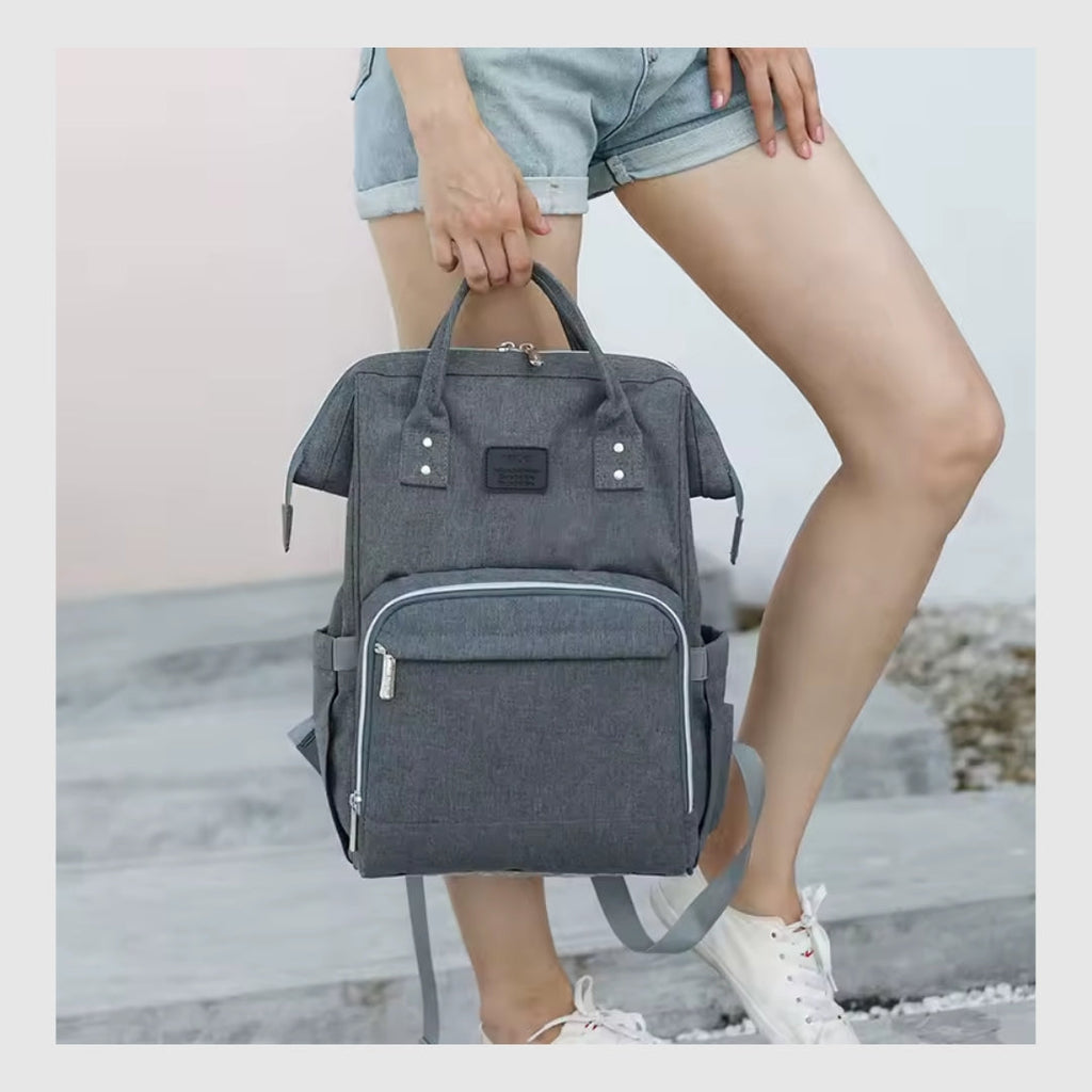 BabyNest 3-en-1™ – Le sac à langer, berceau et parc de jeu tout-en-un.