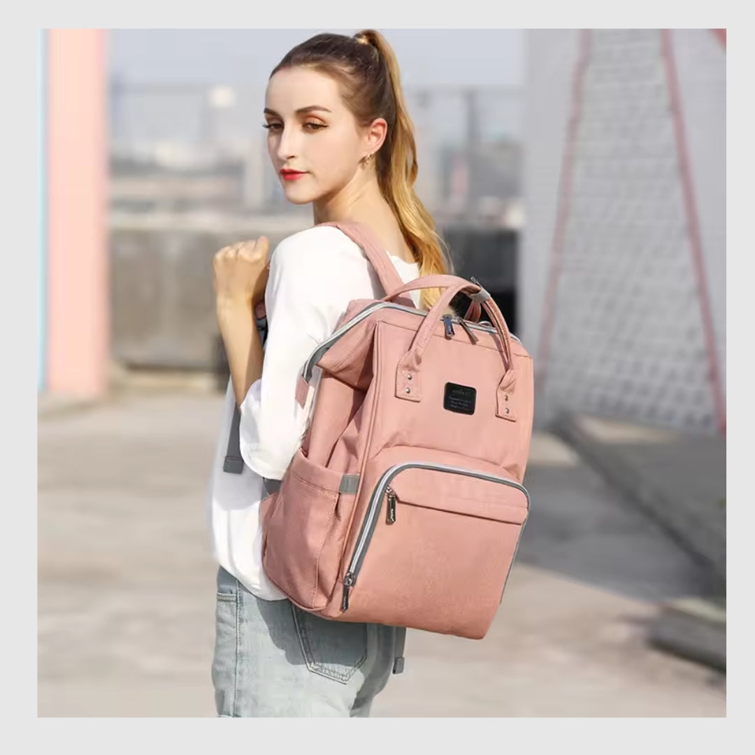 BabyNest 3-en-1™ – Le sac à langer, berceau et parc de jeu tout-en-un.