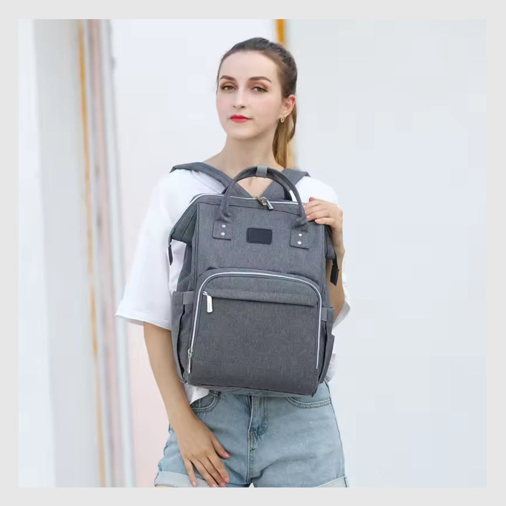 BabyNest 3-en-1™ – Le sac à langer, berceau et parc de jeu tout-en-un.